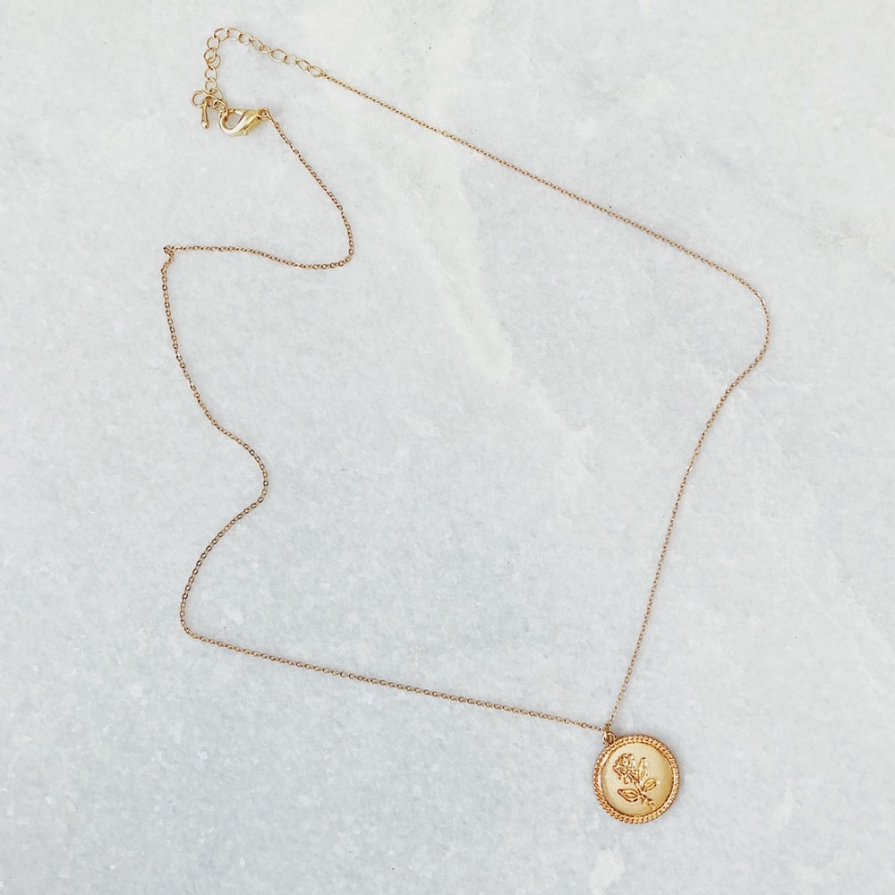 Last 1✨🆕Vena Delicate Gold Floral Coin Necklace - Picture 3 of 5